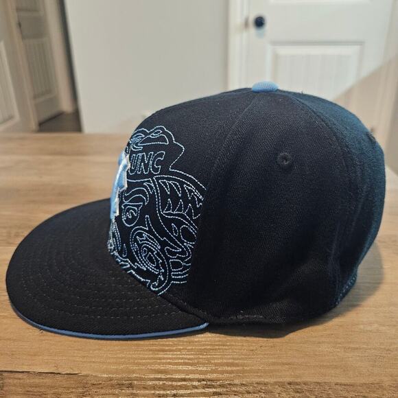 Vtg North Carolina Tar Heels Fitted Hat Cap Black Flat Bill UNC Embroidered OSFA - Picture 3 of 9